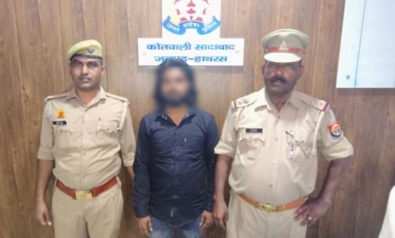 पुलिस कार्रवाई का सामना कर चुके एक कंटेंट क्रिएटर और उसके साथी ने एक बार फिर सोशल मीडिया पर विवादित वीडियो वायरल किया है