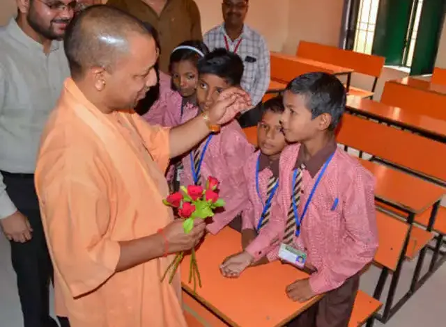 -इस कार्य को पूरा करने के लिए उत्तर प्रदेश इलेक्ट्रॉनिक्स कॉर्पोरेशन लिमिटेड (यूपीएलसी) को सौंपा गया है जिम्मा