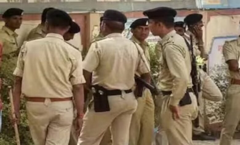 थाना सूरजपुर क्षेत्र के आईटीबीपी (भारतीय तिब्बत सीमा पुलिस बल) परिसर में एक डॉक्टर और केंद्रीय औद्योगिक सुरक्षा बल (सीआईएसएफ) में तैनात एक सब इंस्पेक्टर के बीच मारपीट का मामला सामने आया है