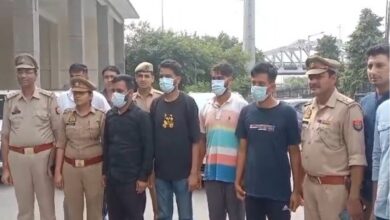 सेक्टर 63 थाना पुलिस ने कार को चोरी कर क्लोनिंग करने के बाद कार रिसेलिंग प्लेटफोर्म पर बेचने वाले गैंग का खुलासा किया है।