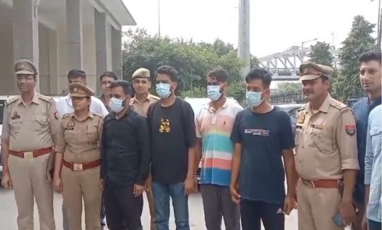 सेक्टर 63 थाना पुलिस ने कार को चोरी कर क्लोनिंग करने के बाद कार रिसेलिंग प्लेटफोर्म पर बेचने वाले गैंग का खुलासा किया है।