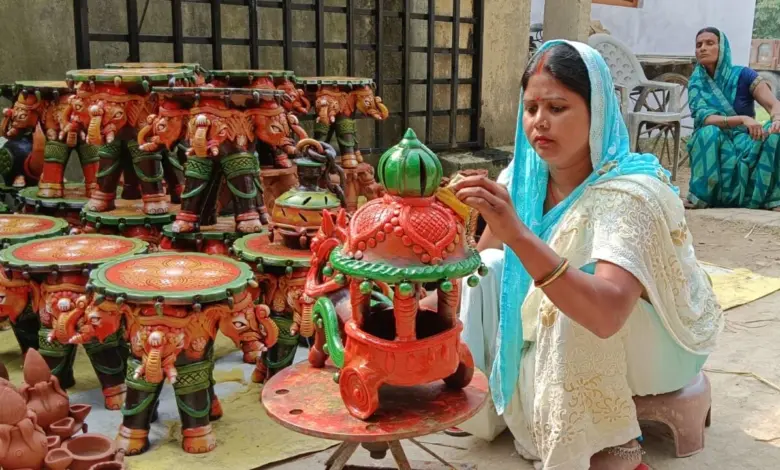 पहली बार गोरखपुर आए उपराष्ट्रपति को टेराकोटा की गणेश प्रतिमा गिफ्ट की थी सीएम ने