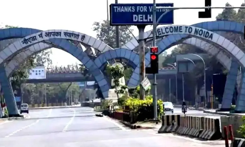 जिला कांग्रेस कमेटी का एक प्रतिनिधिमंडल सोमवार को ग्रेटर नोएडा के पुलिस उपायुक्त शक्ति मोहन अवस्थी से मिला।