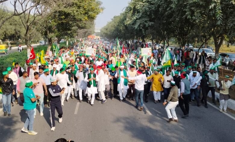 किसानों ने किया प्रदर्शन, सरकार पर लगाया वादाखिलाफी का आरोप