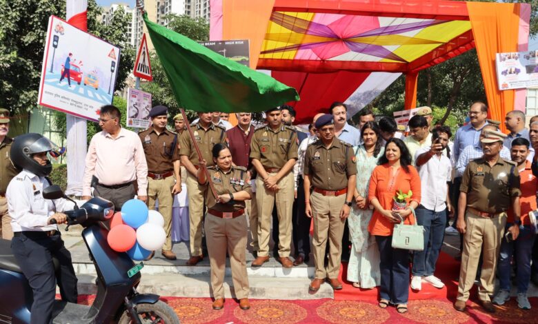 पुलिस आयुक्त ने यातायात जागरूकता रैली को दिखाई हरी झंडी, ग्रामीण क्षेत्रों में चलेगा विशेष अभियान