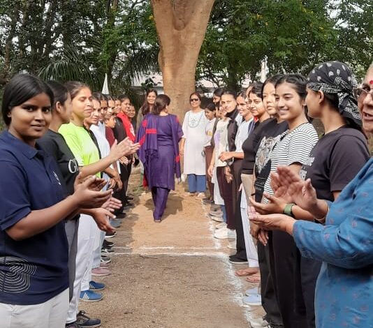 कन्या गुरुकुल में दो दिवसीय खेलकूद प्रतियोगिता का हुआ आयोजन,खो - खो, थ्रो बॉल, बैडमिंटन, वॉलीबॉल और रस्साकसी सहित अनेक पारंपरिक खेलों में छात्राओं ने दिखाया दमख़म