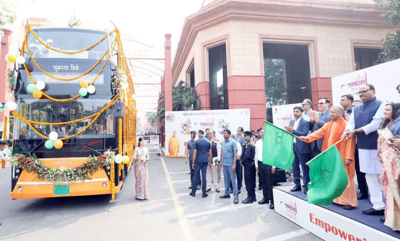 - बोले, प्रदूषण कम करने में सहायक होगी डबल डेकर इलेक्ट्रिक बस