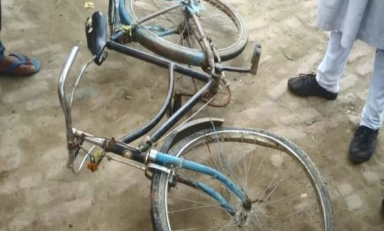 तेज रफ्तार बाइक की टक्कर से साइकिल सवार घायल
