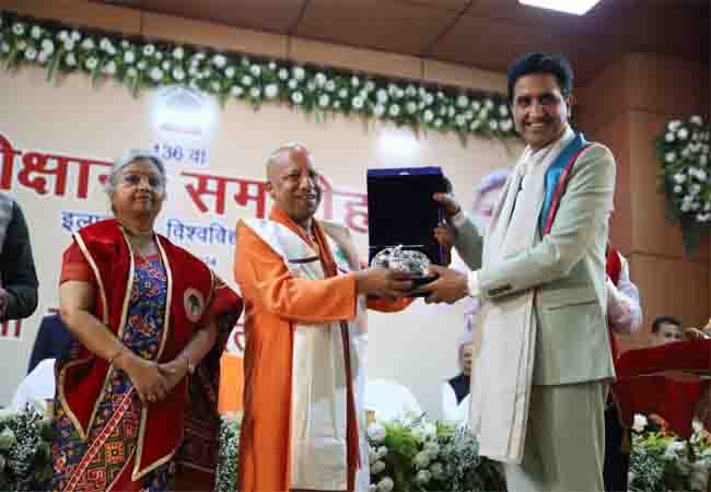सीएम ने भी की कुमार विश्वास की तारीफ, बोले- प्रयागराज ने डॉ कुमार विश्वास को दिशा दी