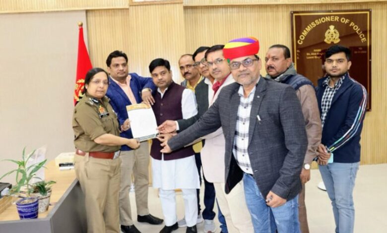 उत्तर प्रदेश, नोएडा: श्री राजपूत करणी सेना में नोएडा पुलिस कमिश्नर को सौंपा ज्ञापन