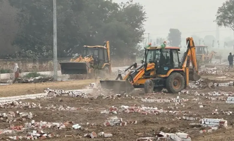 उत्तर प्रदेश, नोएडा: एयरफोर्स स्टेशन के पास कट रही अवैध कॉलोनियां, सीईओ ने पुलिस कमिश्नर को लिखा पत्र