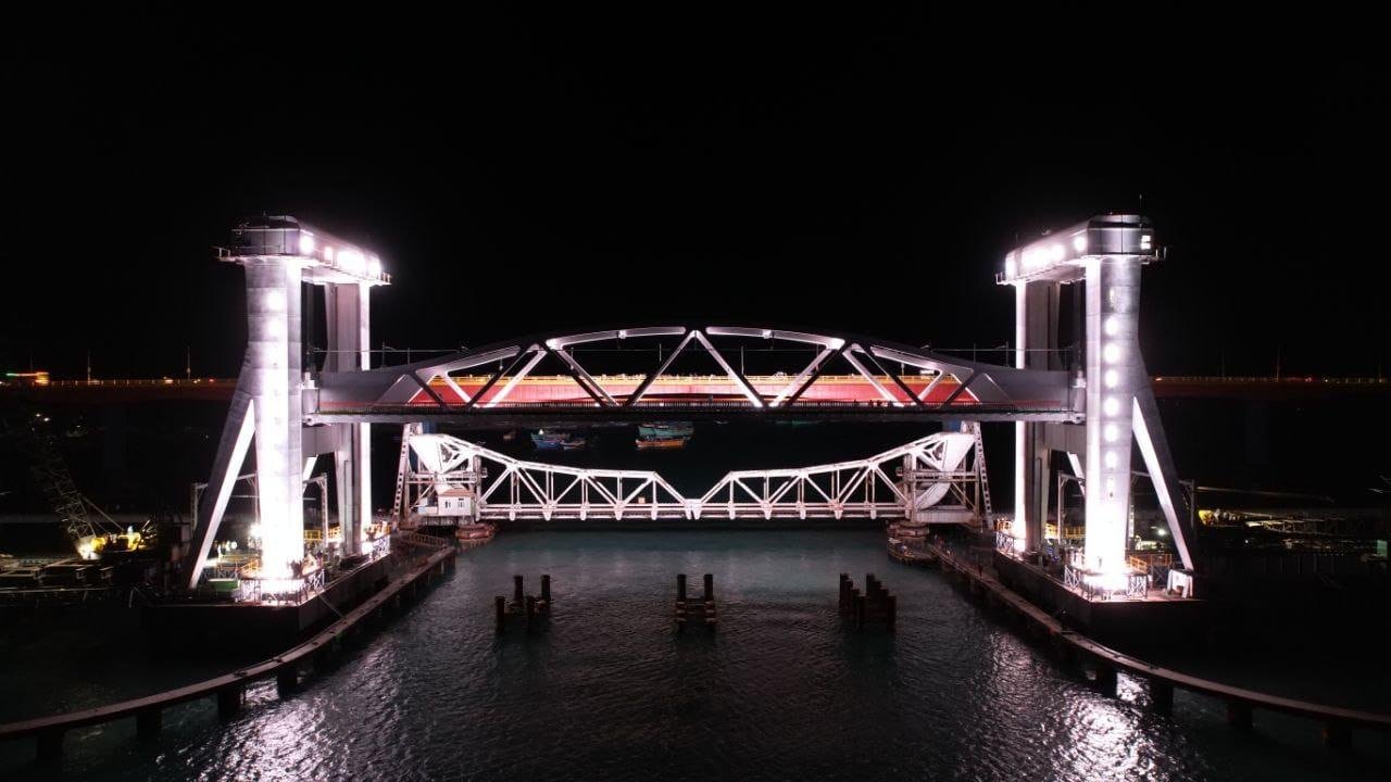 India’s first vertical lift railway sea bridge with a unique 72.5 meters vertical left span