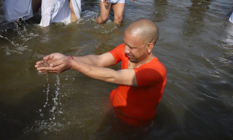 धर्म, संस्कृति और आस्था के सबसे बड़े महोत्सव में पवित्र स्नान कर पूरी सरकार ने दिया संदेश