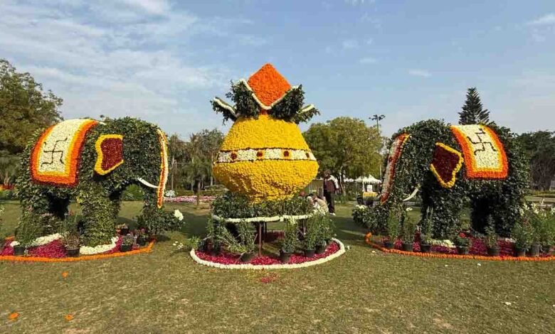 उत्तर प्रदेश, नोएडा: एसीईओ सौम्य श्रीवास्तव ने किया पुष्पोत्सव 2025 का शुभारंभ