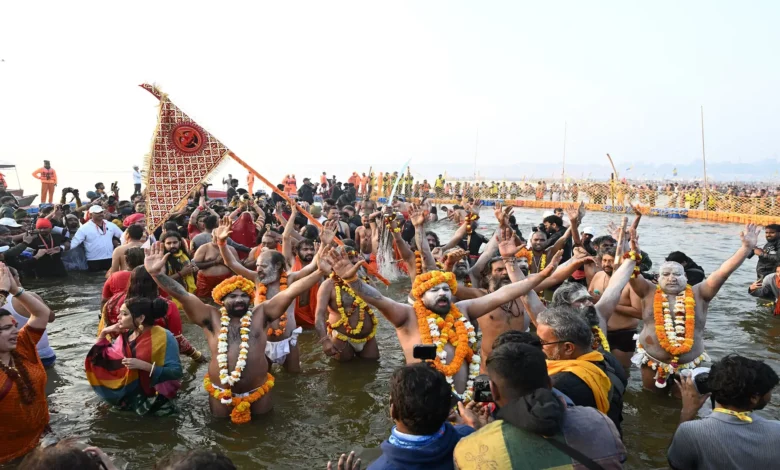 साधु-संतों, श्रद्धालुओं, कल्पवासियों, स्नानार्थियों और गृहस्थों ने किया संगम स्नान