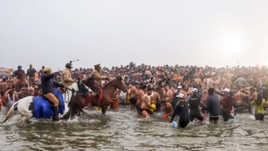 मुख्यमंत्री योगी के निर्देश पर भूले भटके लोगों को मिलाने की पेश हुई बड़ी मिशाल, उत्तर प्रदेश की खाकी ने बड़ी संख्या में बुजुर्गों को संगम स्नान कराने में भी निभाई भूमिका