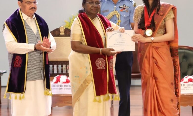 नई दिल्ली: - अपने आस-पास के लोगों के साथ अपने शारीरिक व मानसिक स्वास्थ्य का भी रखें ख्याल