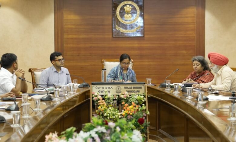 पंजाब, चंडीगढ़: पंजाब को नशा मुक्त बनाने के लिए डॉ. बलजीत कौर द्वारा विभिन्न विभागों और जिलों के वरिष्ठ अधिकारियों के साथ बैठक