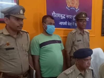 उत्तरप्रदेश, नोएडा: पुलिस ने पकड़ा रेलवे का फर्जी TTE
