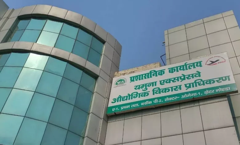 उत्तर प्रदेश, नोएडा: यमुना प्राधिकरण की ओएसडी ने रीलखा गांव में किया विकास कार्यों का निरीक्षण