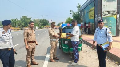 उत्तर प्रदेश, नोएडा: यातायात नियम तोड़ने वाले ऑटो पर कार्रवाई
