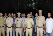 उत्तर प्रदेश, नोएडा: पुलिस मुठभेड़ में तीन बदमाश गिरफ्तार, एक के लगी गोली