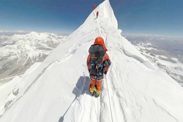 नई दिल्ली: पर्वतारोही गुरुओं ने फतेह किया माउंट एवरेस्ट