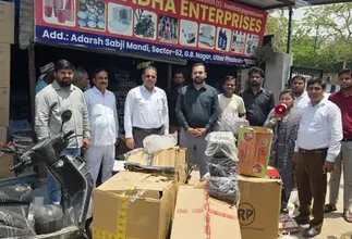 उत्तर प्रदेश, नोएडा: सेक्टर-62 बंगाली बाजार से 70 किलोग्राम प्लास्टिक जब्त