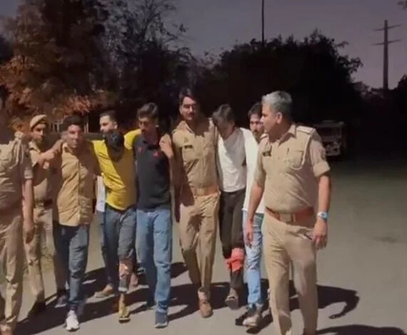 उत्तर प्रदेश, नोएडा: मोबाइल टावर से उपकरण चुराने वाले गैंग का पर्दाफाश