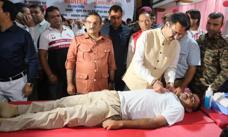 हरियाणा, चण्डीगढ़: सैकडों की संख्या में युवा-युवतियों ने किया रक्तदान