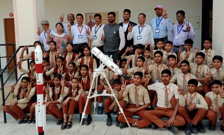 - यूपी में अटल आवासीय विद्यालय अब केवल स्कूल नहीं, बल्कि टैलेंट की प्रयोगशाला बन चुके हैं