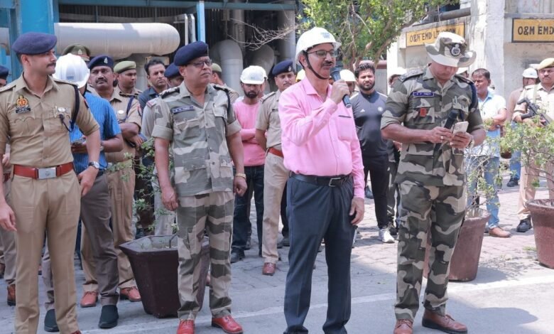 उत्तर प्रदेश, नोएडा: नोएडा में जारी हुआ हाई अलर्ट, परखी गर्ई सुरक्षा की तैयारियां