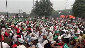 उत्तर प्रदेश, नोएडा: किसानों ने प्राधिकरण की टीम को खदेड़ा