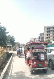 उत्तर प्रदेश, नोएडा: शाहबेरी में सड़क चौड़ीकरण का कार्य पूरा, वाहनों की आवाजाही शुरू