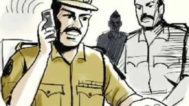 उत्तर प्रदेश, नोएडा: डेयरी पर सामान ले रहे युवक से झपटा मोबाइल