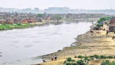 उत्तर प्रदेश, नोएडा: हिंडन और यमुना के डूब क्षेत्र का ड्रोन कैमरा से एरियल सर्वे शुरू
