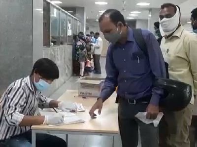 उत्तर प्रदेश, नोएडा: गौतमबुद्ध नगर में तैनात चिकित्सक को प्रयागराज पीएचसी से मिल रहा वेतन, कोरोना के दौरान किए गए थे संबद्ध