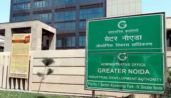 उत्तर प्रदेश, नोएडा: श्रमिक दिवस पर ग्रेनो प्राधिकरण से जुड़े कर्मियों को वेतन वृद्धि का तोहफा