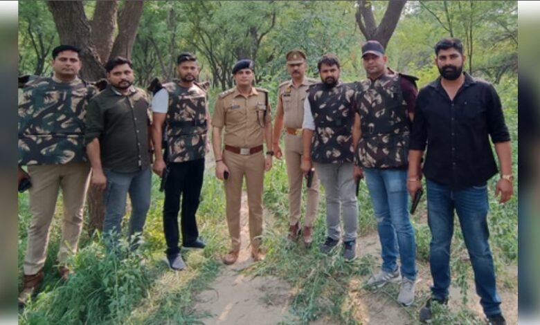 उत्तर प्रदेश, नोएडा: नोएडा में दिनदहाड़े मनी एक्सचेंजर की हत्या करने वाले बदमाशों से पुलिस की मुठभेड़