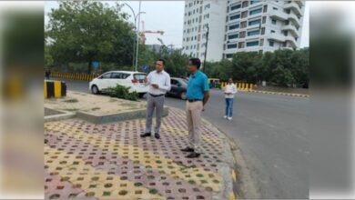 उत्तर प्रदेश, नोएडा: सड़क, स्टेडियम और सोसायटियों में मिली लापरवाही, अवर अभियंता और स्वास्थ्य निरीक्षक का वेतन रोकने के निर्देश