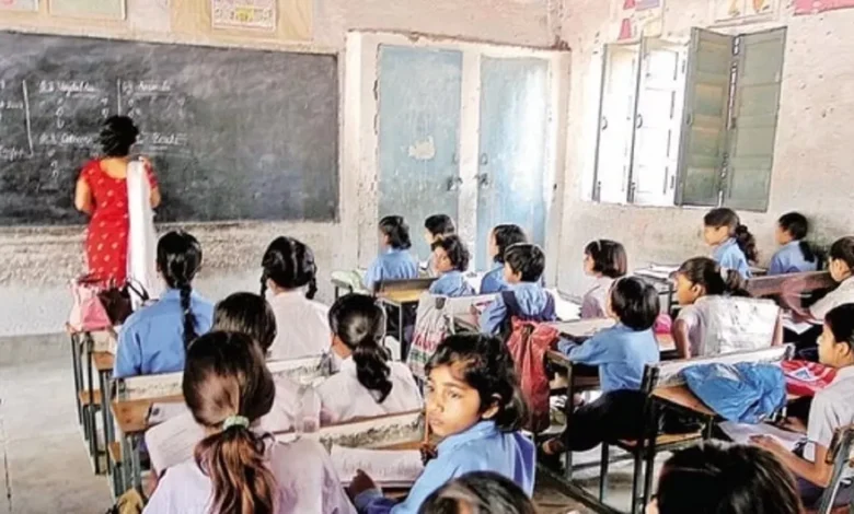 उत्तर प्रदेश, नोएडा: जिले में ढाई हजार शिक्षक मनचाहे स्कूल में करा सकेंगे स्थानांतरण