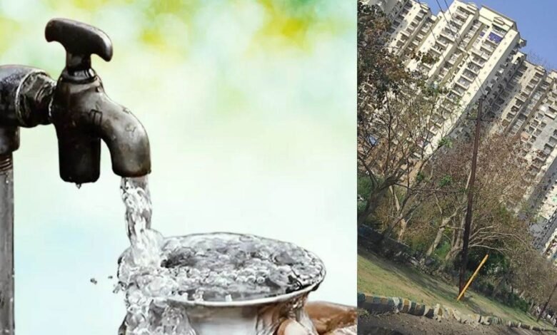 उत्तर प्रदेश, नोएडा: जलापूर्ति को लेकर सेक्टर 11 के निवासियों ने घेरा जल विभाग का कार्यालय