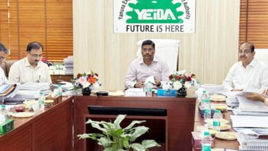 उत्तर प्रदेश, नोएडा:किसानों को 4300 रुपये के हिसाब से मुआवजा मिलेगा