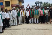 उत्तर प्रदेश, नोएडा: बिजली कटौती और कर्मचारियों के व्यवहार से नाराज किसान