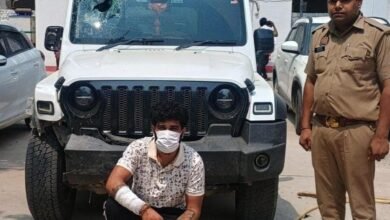 उत्तर प्रदेश, नोएडा: हॉर्न बजाने का विरोध करने पर कुचलने की कोशिश