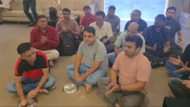 उत्तर प्रदेश, नोएडा: रजिस्ट्री की मांग को लेकर बजी थाली, 50 खरीदारों ने बजाया बिगुल