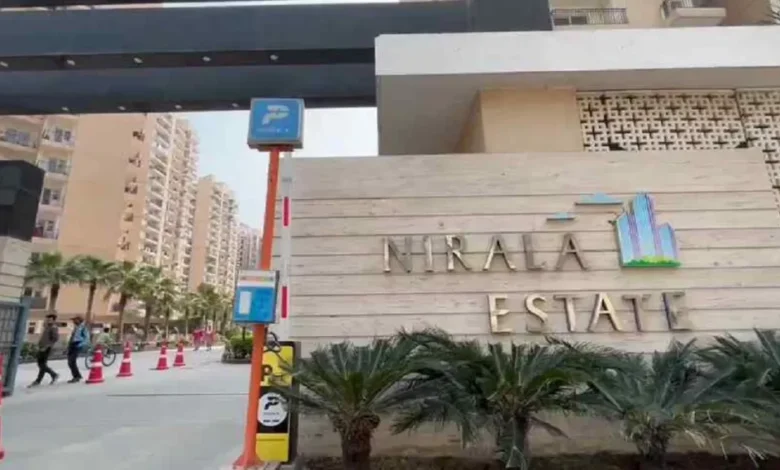 Greater Noida News :ग्रेटर नोएडा वेस्ट की इस सोसायटी में जान का खतरा, पढ़े खबर और जानें 84 पिलरों से क्या निकल रहा
