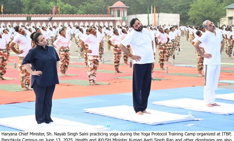 अहमदाबाद में हुए प्लेन क्रैश हादसे के मृतकों के प्रति संवेदना प्रकट करते हुए दो मिनट का रखा गया मौन
