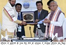 अधिकारी निर्माण कार्यों में तेजी लाएं- मुख्यमंत्री