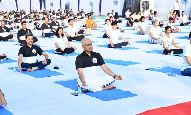 नई दिल्ली: ICG ने 'योग संगम' में लगाई डुबकी, मनाया योग दिवस